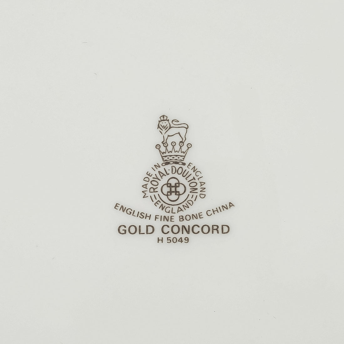 ROYAL DOULTON Gold Concord H5049 5 Place Settings Plus Extras