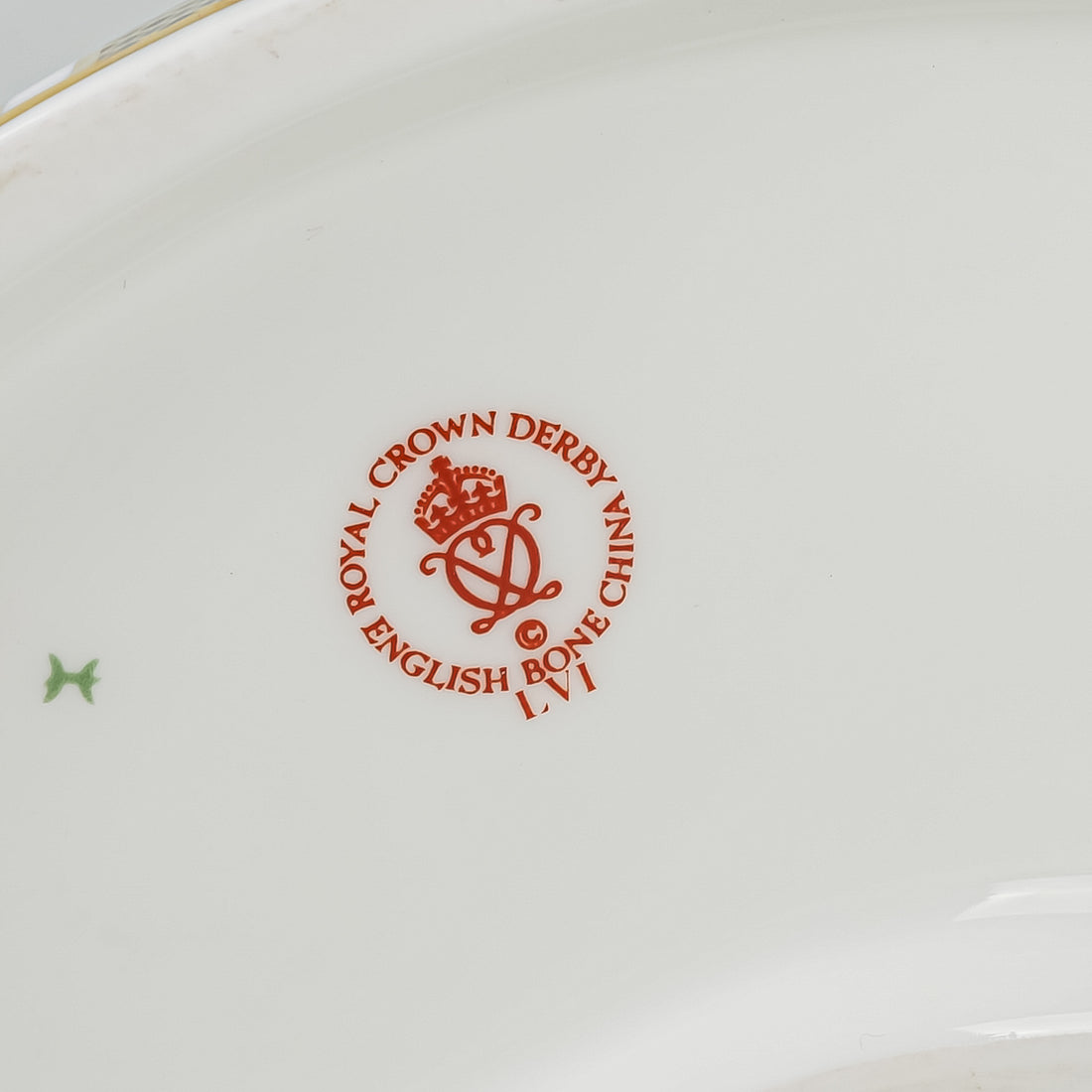 ROYAL CROWN DERBY Paperweight Bull - Old Imari Accent