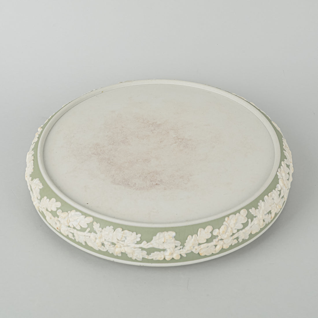 WEDGWOOD Vintage White On Green Jasperware Cheese Dome & Stand