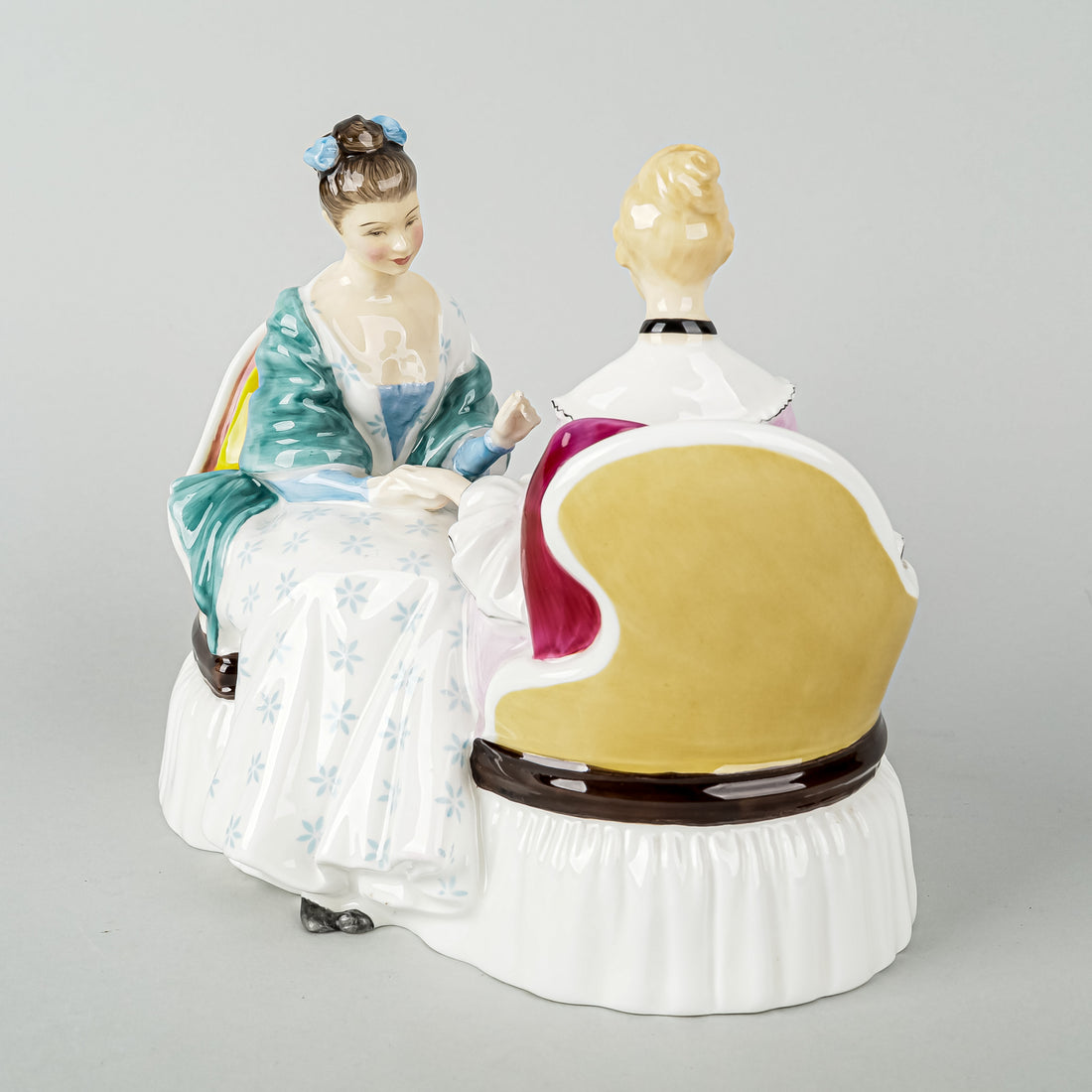 ROYAL DOULTON Figurine Heart To Heart HN 2276