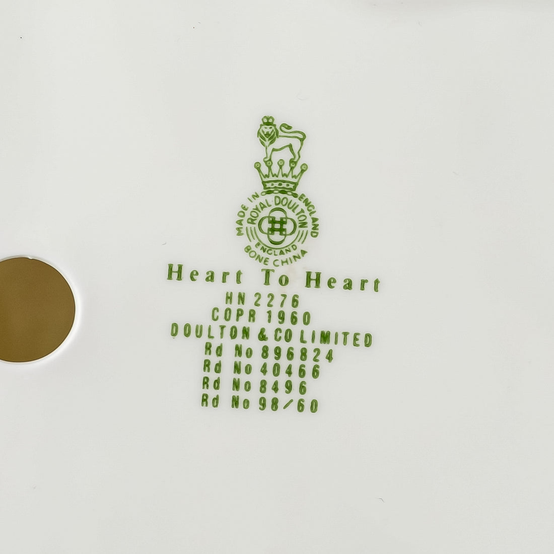 ROYAL DOULTON Figurine Heart To Heart HN 2276