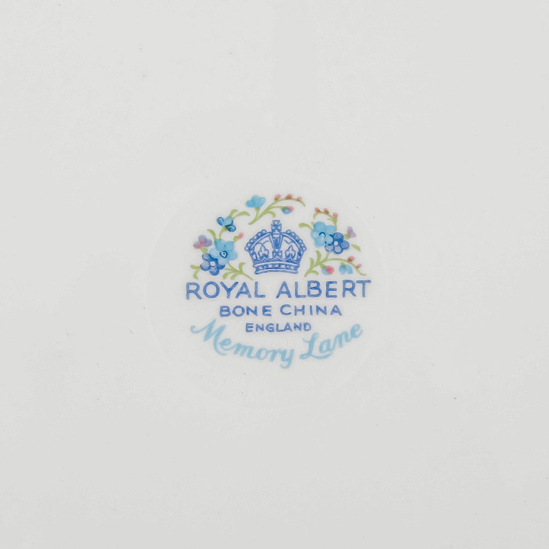ROYAL ALBERT Memory Lane 7 Place Settings Plus Extras