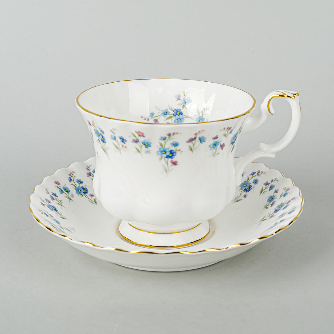 ROYAL ALBERT Memory Lane 7 Place Settings Plus Extras