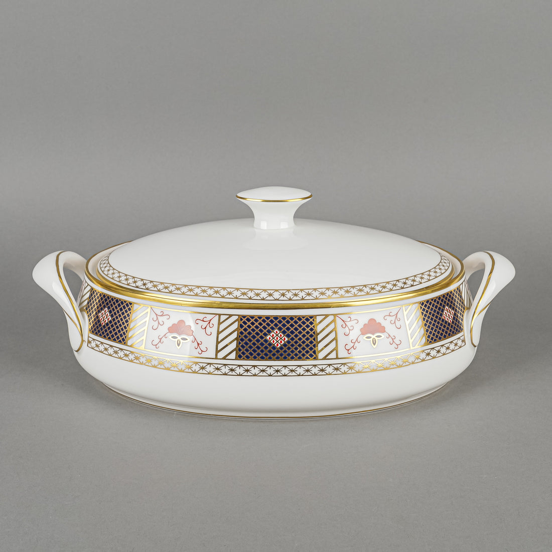 ROYAL CROWN DERBY Derby Border A1253 Oval Covered Serving Bowl