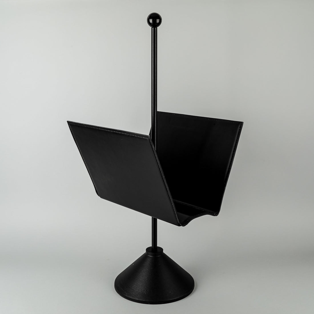 PORADA ARRETI Black Steel & Leather Magazine Rack