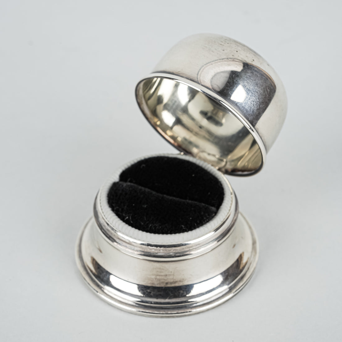 BIRKS Regency Silverplate "Lion" Domed Ring Box