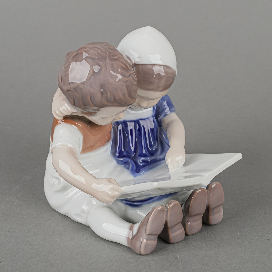 BING & GRØNDAHL Figurine Children Reading 1567