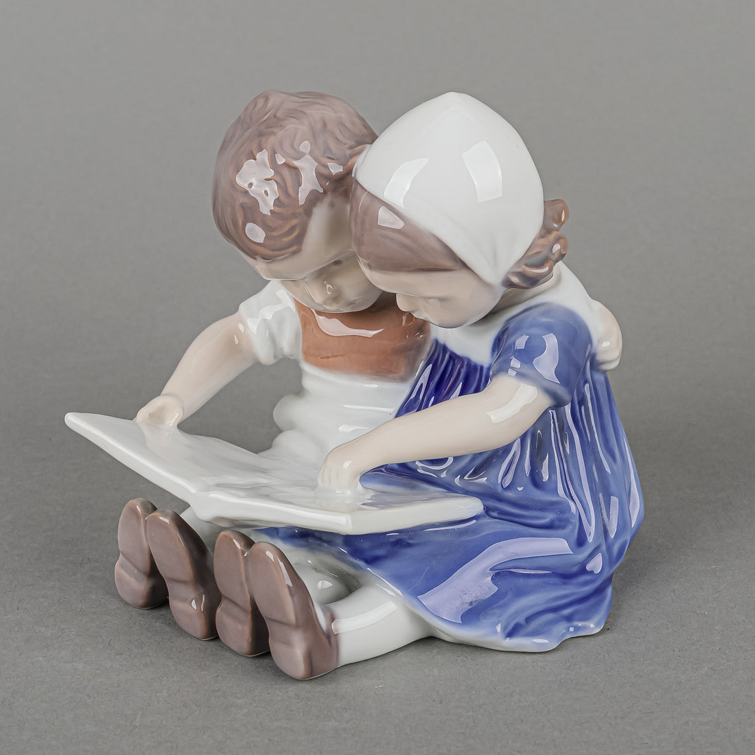 BING & GRØNDAHL Figurine Children Reading 1567
