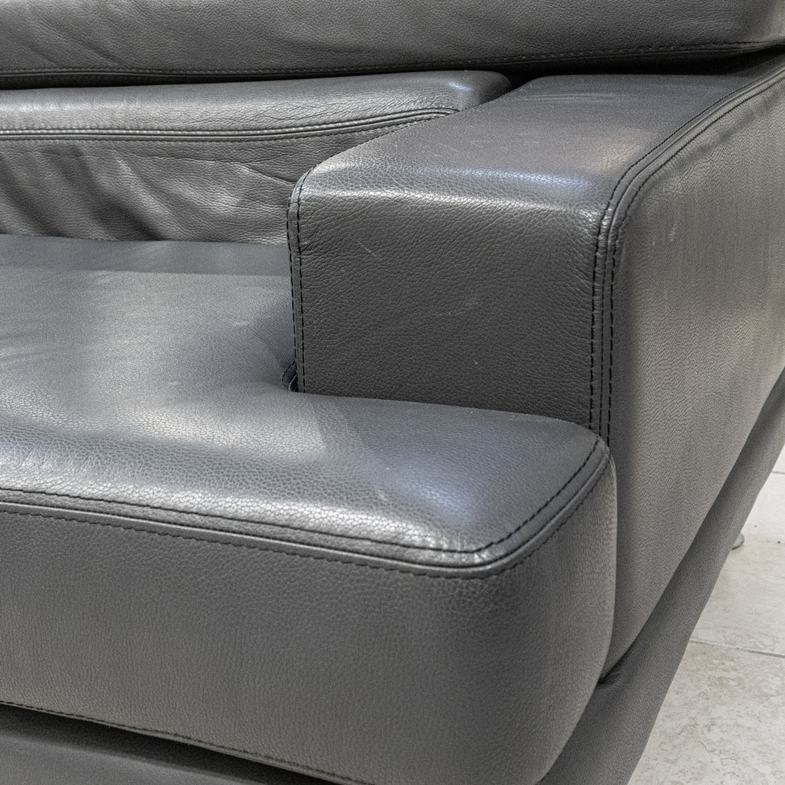 CAMPIO Grey Leather Sectional