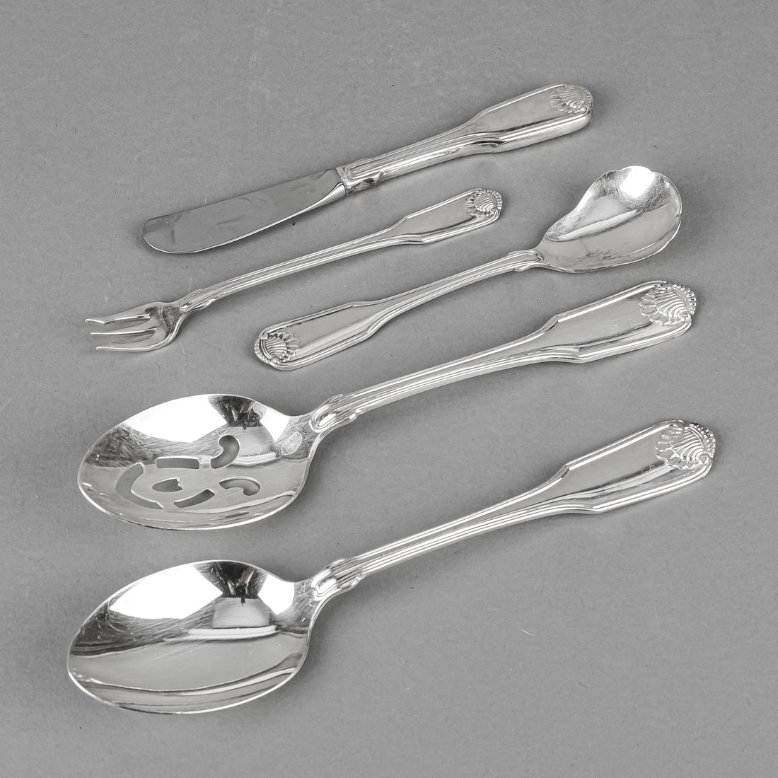 COMMUNITY PLATE Silver Shell Silverplate Flatware 8 Place Settings Plus Extras