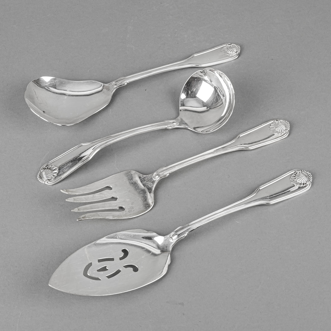 COMMUNITY PLATE Silver Shell Silverplate Flatware 8 Place Settings Plus Extras