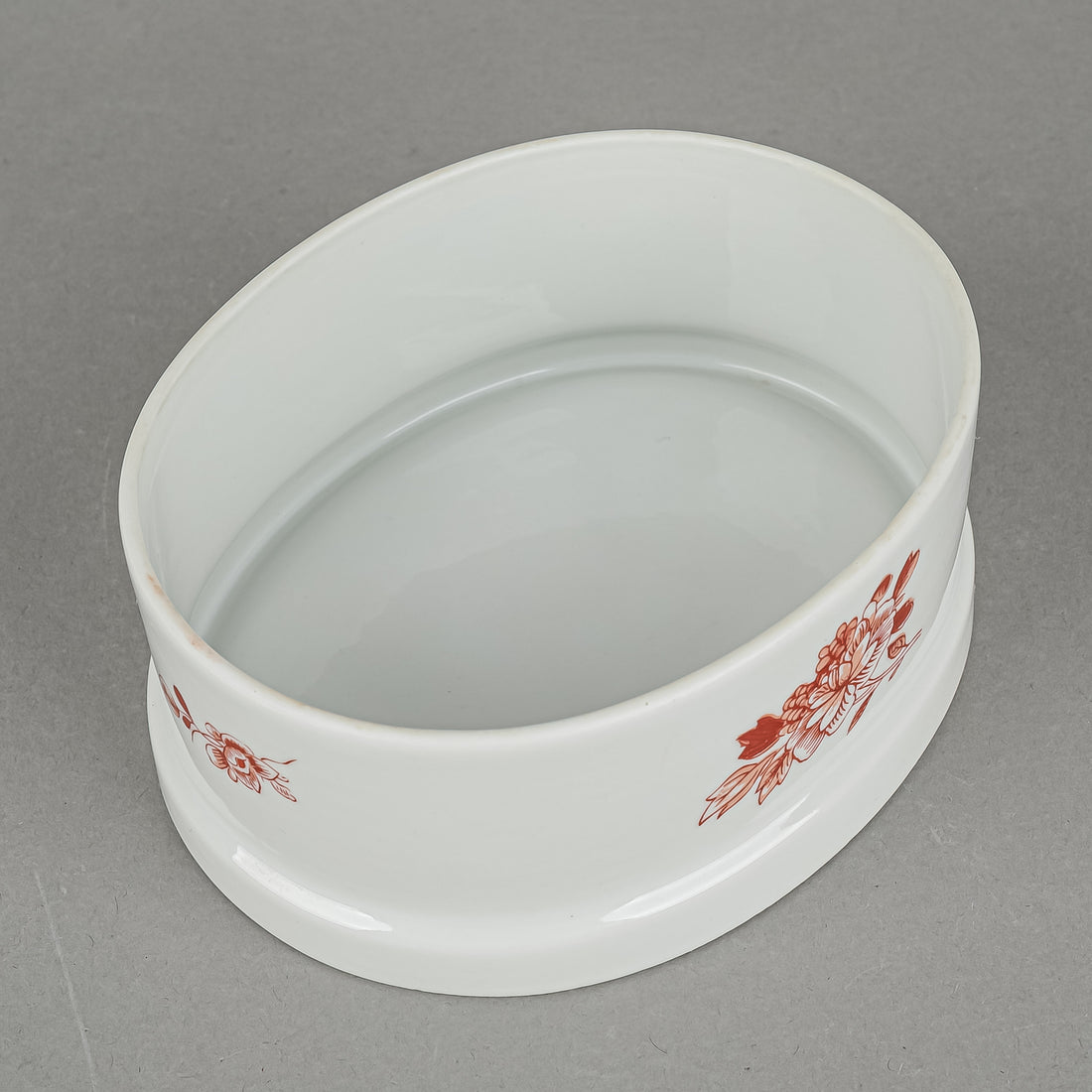 VISTA ALEGRE Canton Red Oval Covered Box