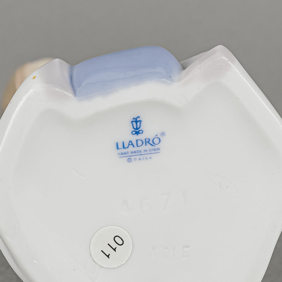 LLADRO Virgin Mary 4671  Nativity