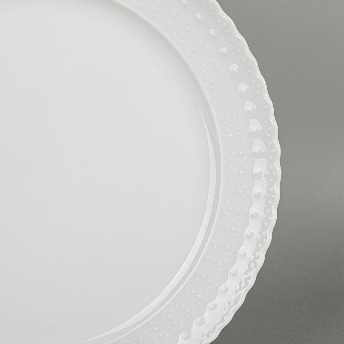 TIRSCHENREUTH Mozart White 8 Place Settings Plus Extras