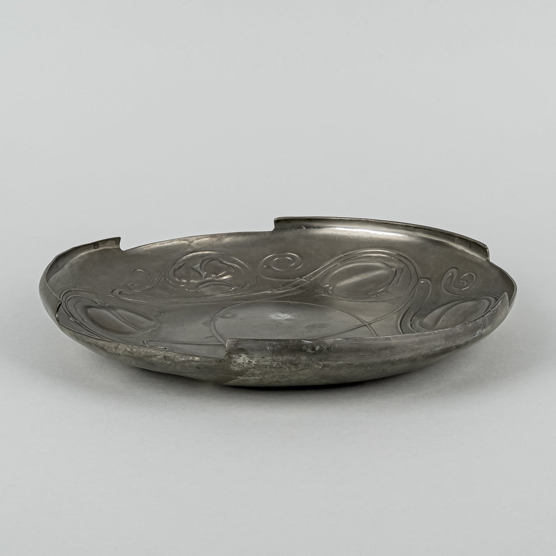 LIBERTY & CO Archibald Knox TUDRIC Pewter Dish 044