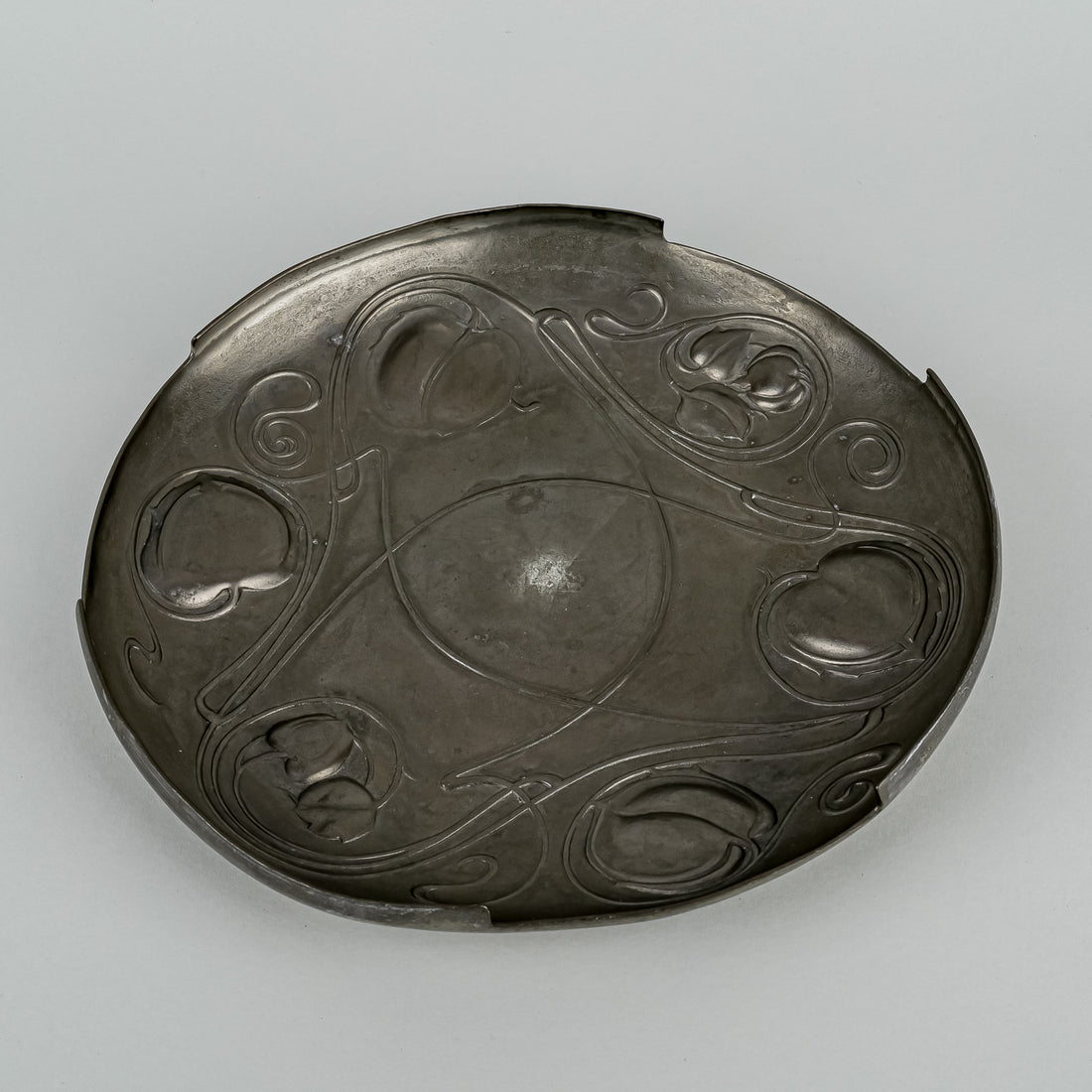 LIBERTY & CO Archibald Knox TUDRIC Pewter Dish 044