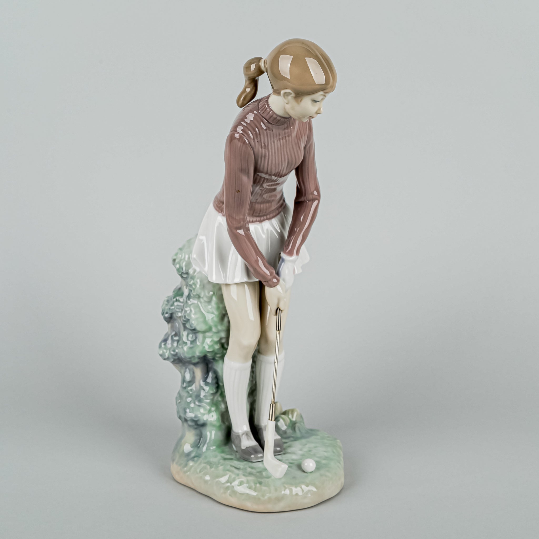 LLADRO Figurine Golf Player - Woman 4851 - Around The Block