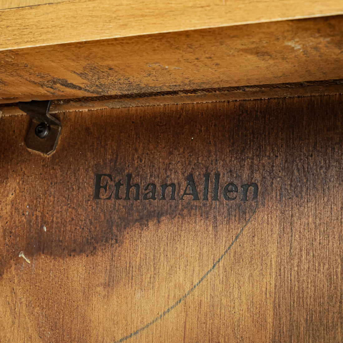 ETHAN ALLEN Maple Tri-lobe End Table