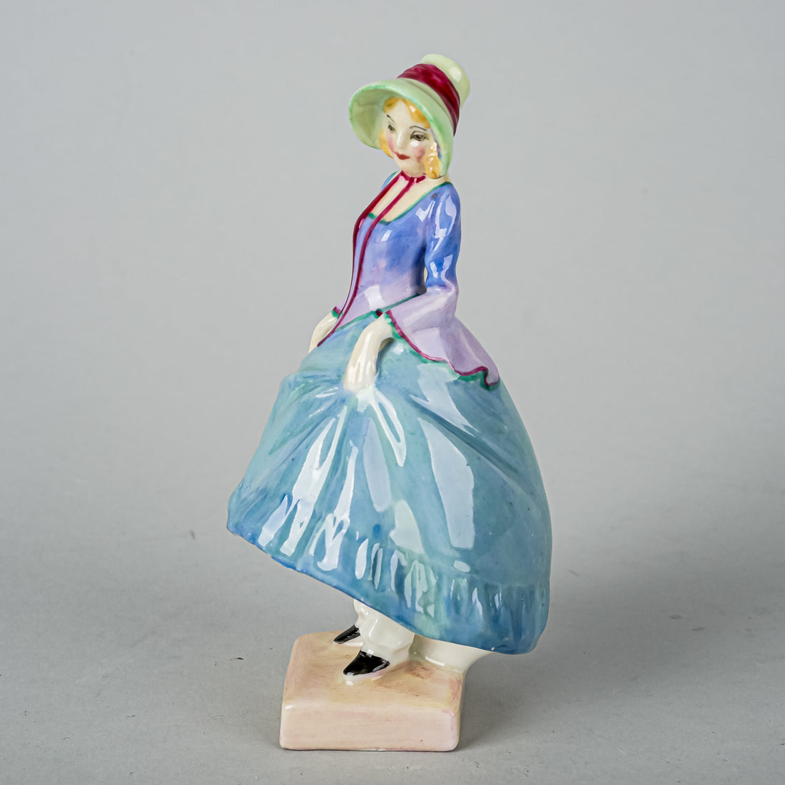 ROYAL DOULTON Figurine Pantalettes M15