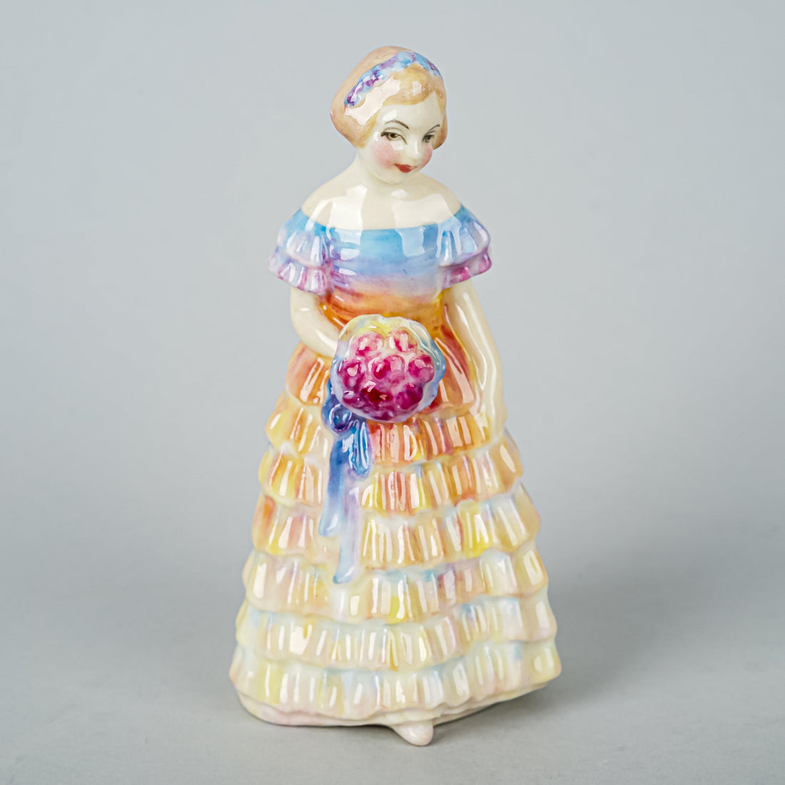 ROYAL DOULTON Figurine Bridesmaid M12