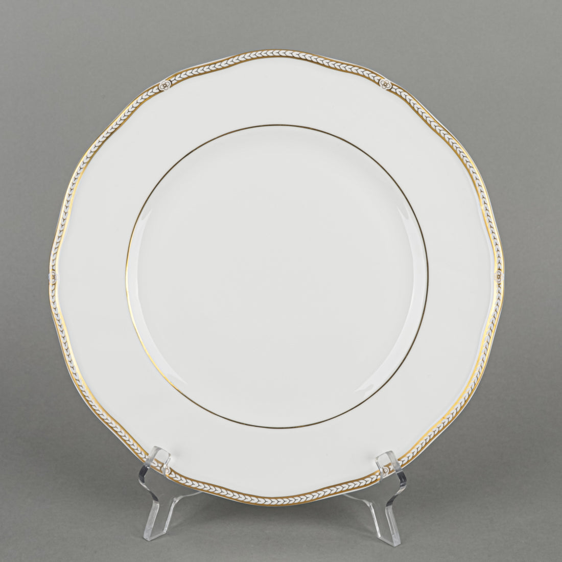 WEDGWOOD Crown Gold 8 Place Settings - 40 Pieces