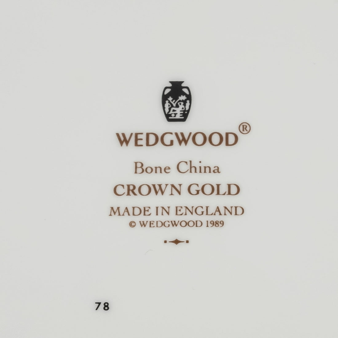 WEDGWOOD Crown Gold 8 Place Settings - 40 Pieces