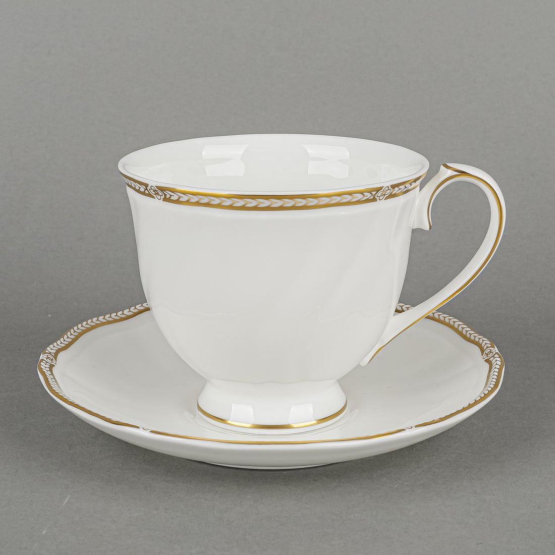 WEDGWOOD Crown Gold 8 Place Settings - 40 Pieces
