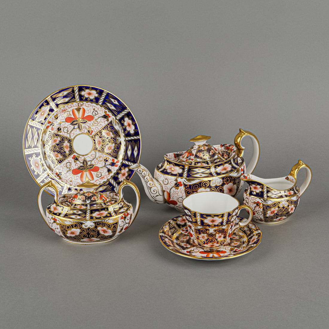 ROYAL CROWN DERBY Traditional Imari 2451 Tea Set 21 Pieces