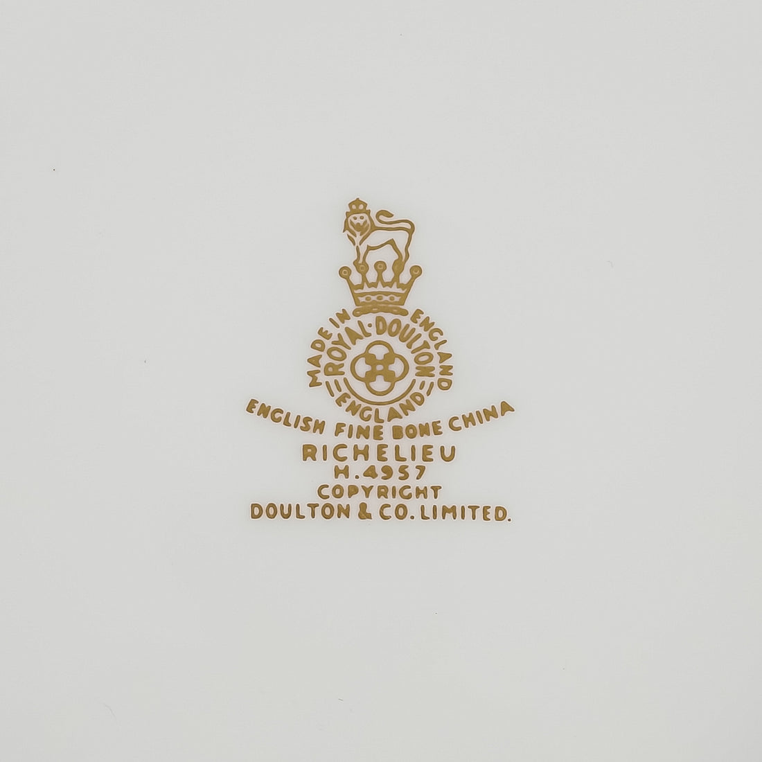 ROYAL DOULTON Richelieu Round H4957 Covered Serving Bowl