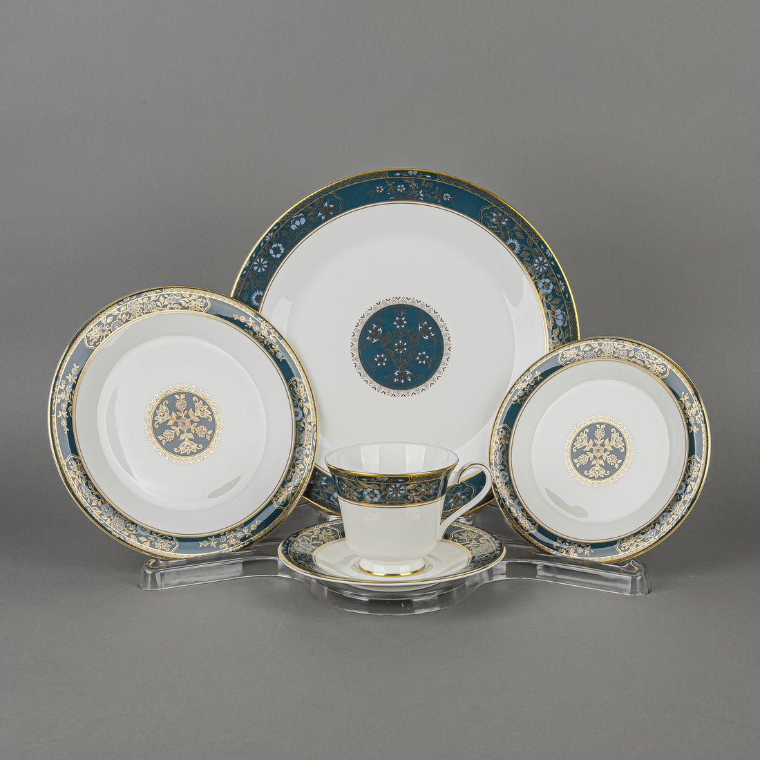 ROYAL DOULTON Carlyle 4 Place Settings