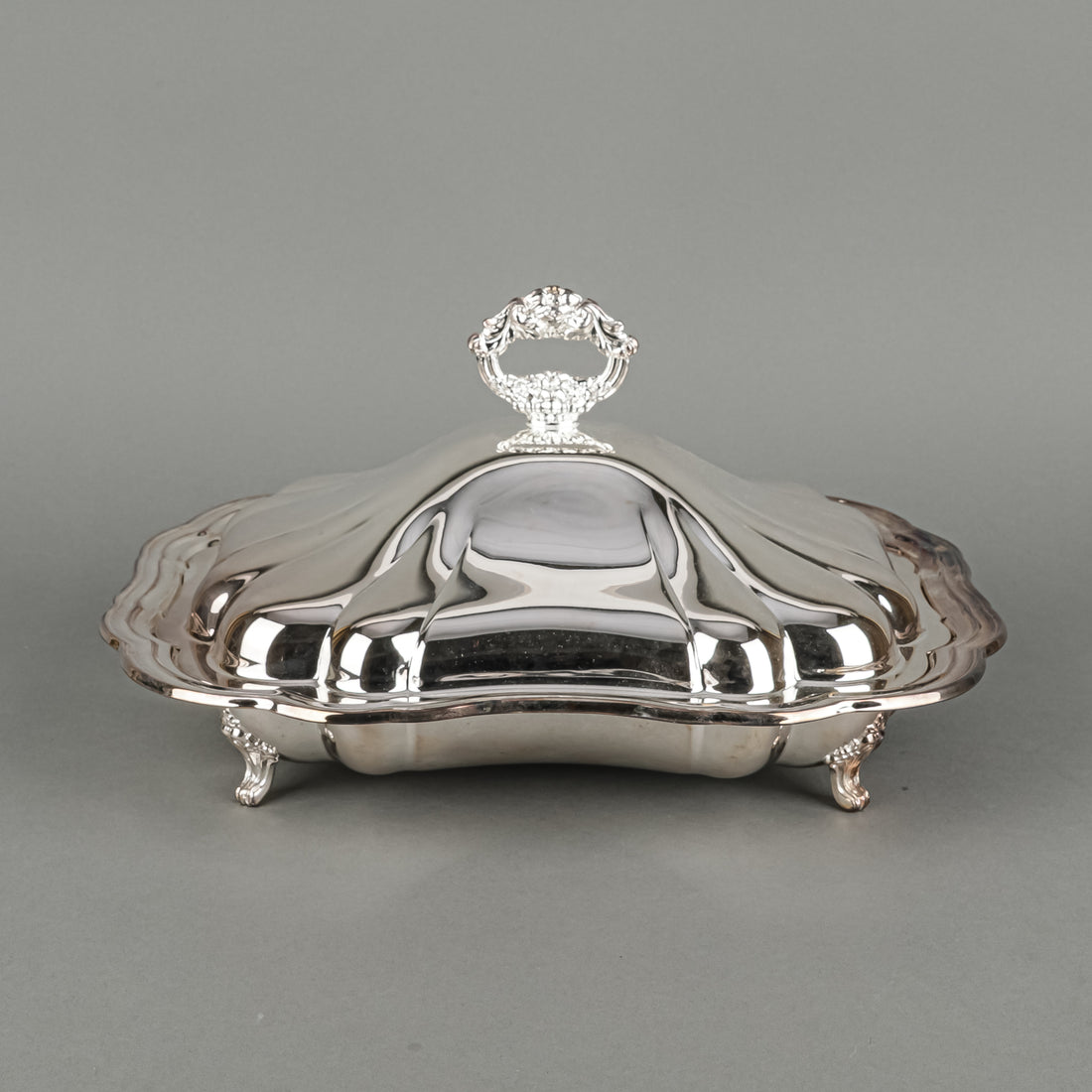 Wm A ROGERS Silver Plate Footed Covered Serving Dish 4940