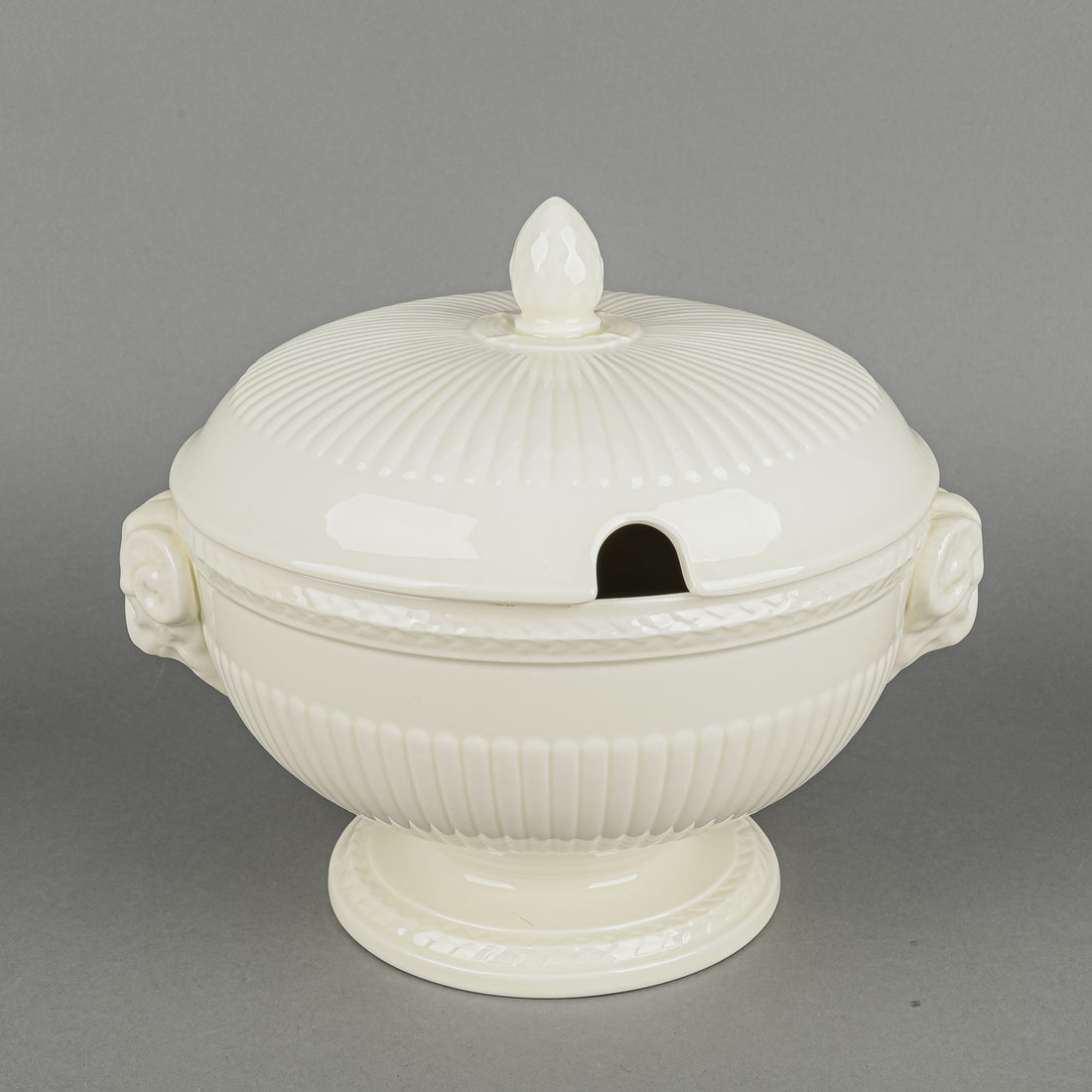 WEDGWOOD Edme Covered Tureen