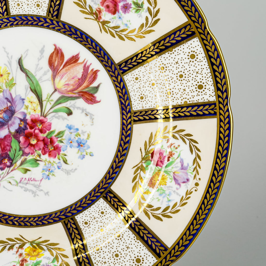 PARAGON Queen Mary - 47 Pieces Signed Hand-Decorated Floral Design