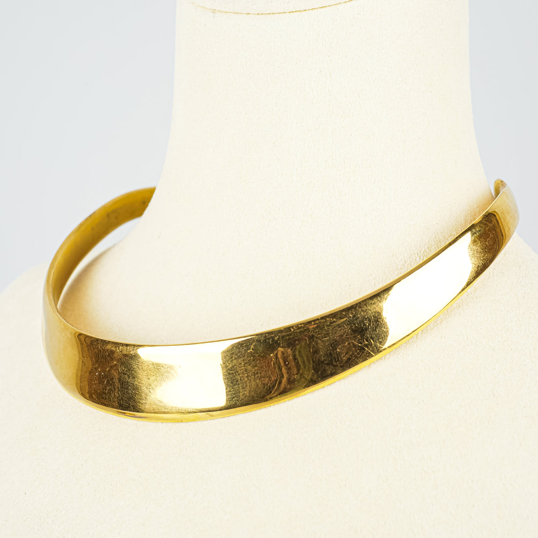JACOB HULL Gold Tone Open Collar Necklace