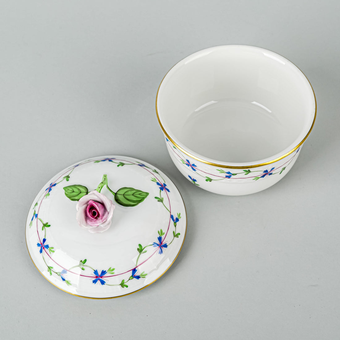 HEREND Blue Garland Covered Sugar Bowl 662 With Rose Knob