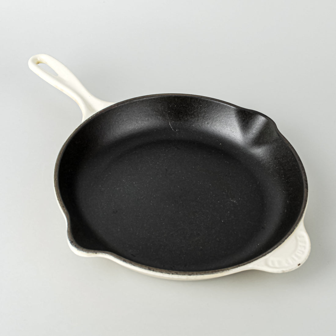 LE CREUSET Enamel Cast Iron 28cm Skillet - White