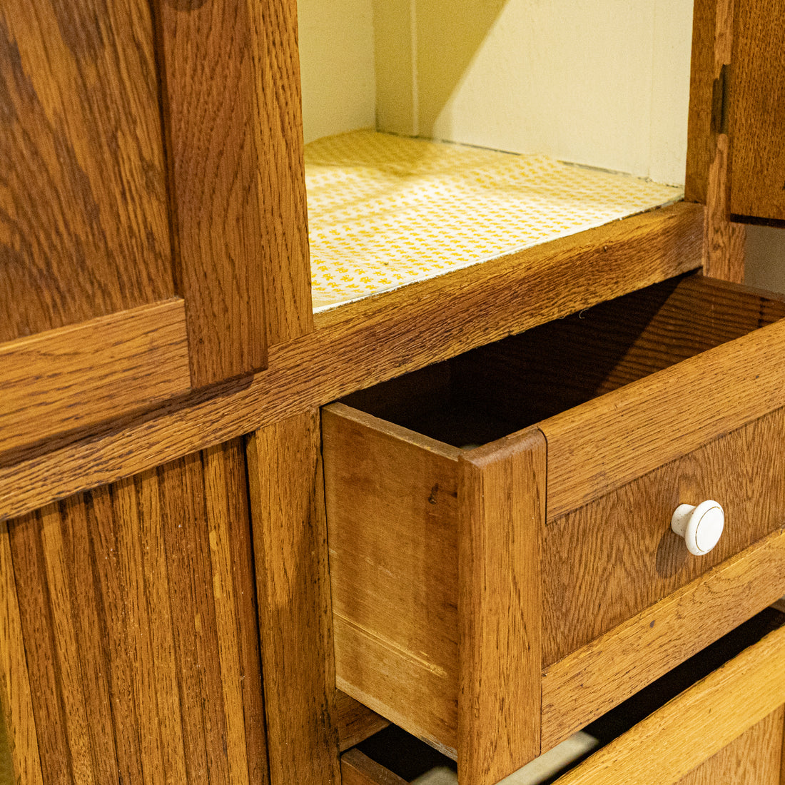 FREEZO KITCHENETTE Vintage Oak Hoosier