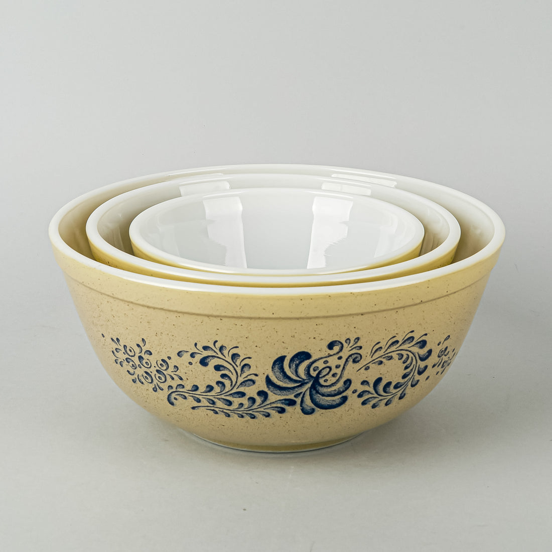 PYREX Homestead Nesting Mixing Bowls Set Of 3