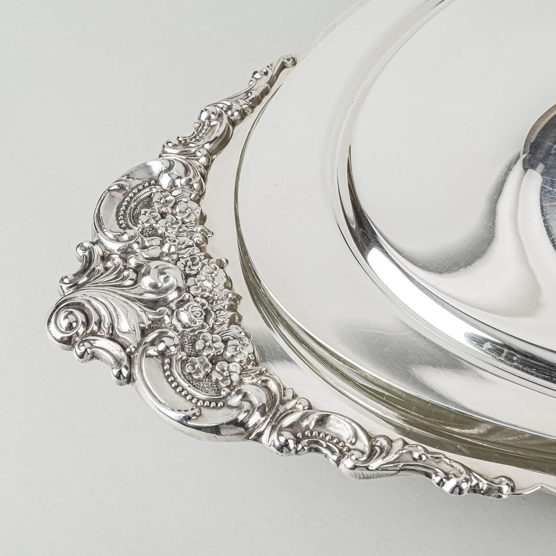 WALLACE Baroque Silverplate Oval Covered Casserole 711 With Pyrex Liner