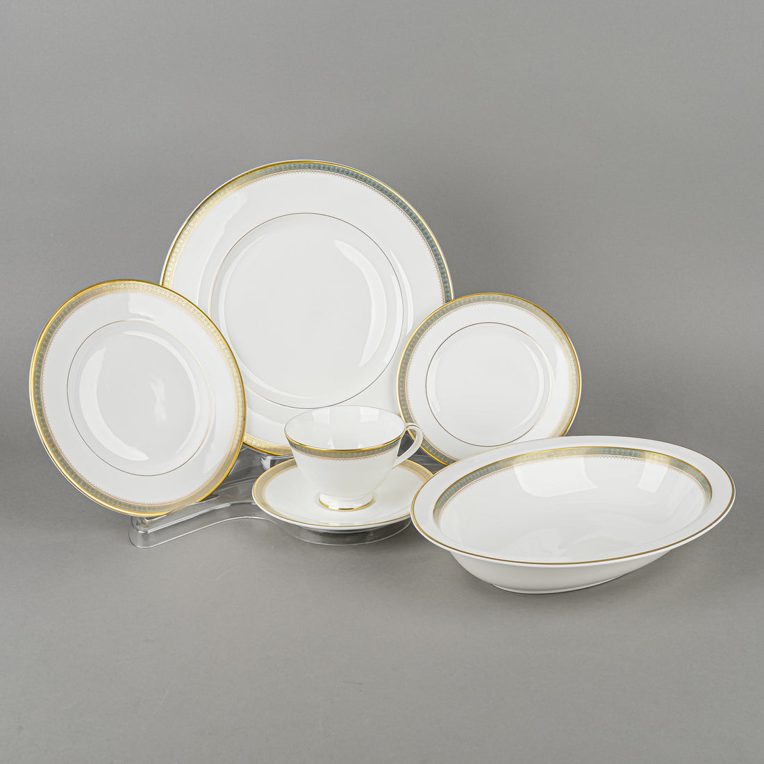 ROYAL DOULTON Clarendon H4993 10 Place Settings Plus Extras