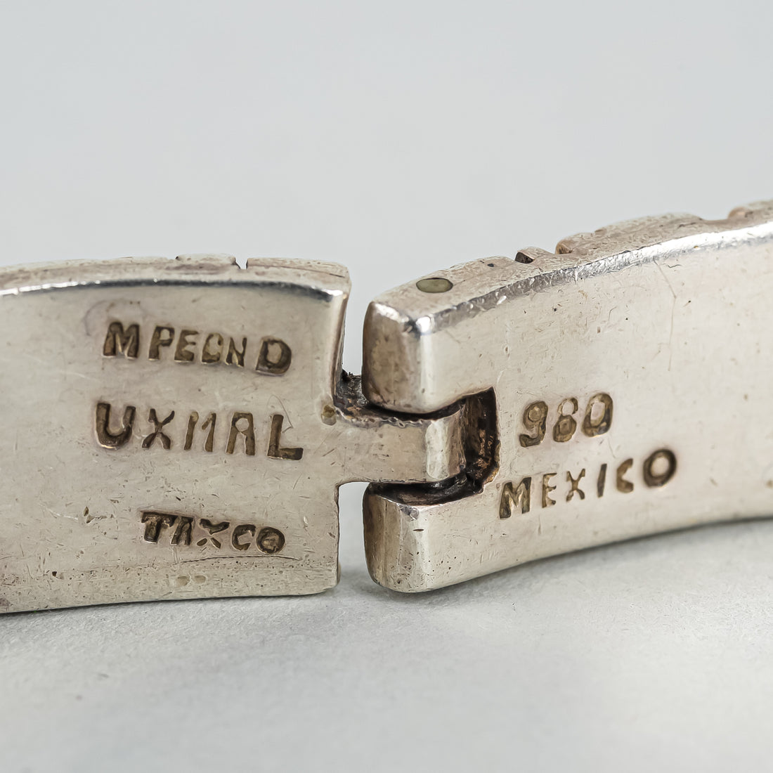 MIGUEL PEON 980 Silver Aztec Motif Panel Link Bracelet