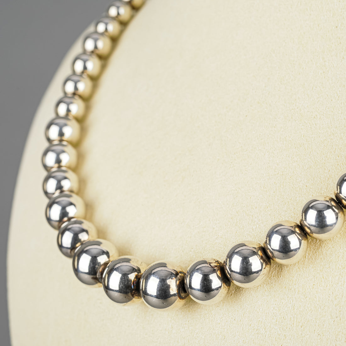 TIFFANY & CO Sterling Hardwear Graduated Ball Necklace