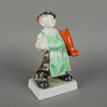HEREND Figurine Shoemaker's Assistant 5493
