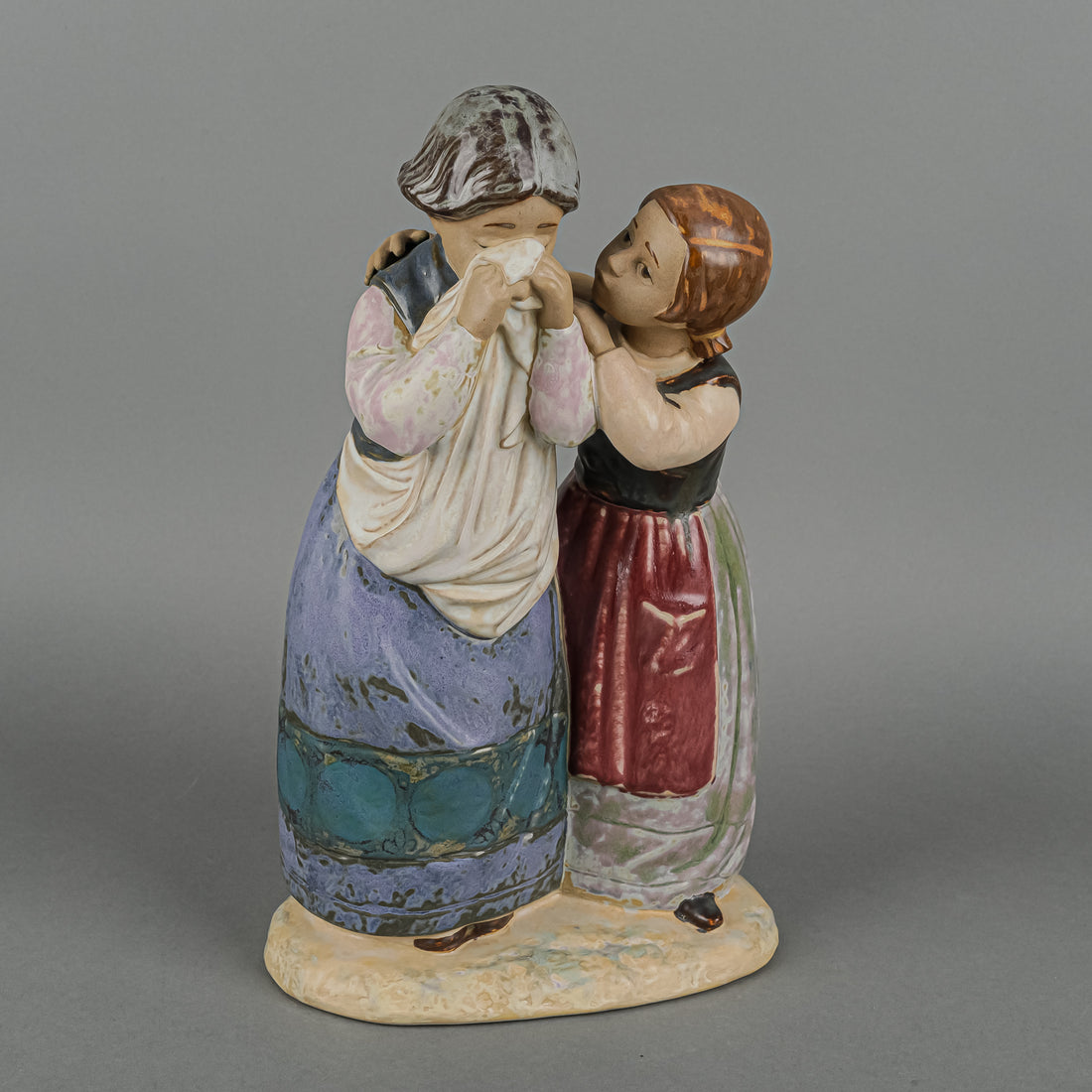 LLADRO Figurine Comforting Her Friend 1326M