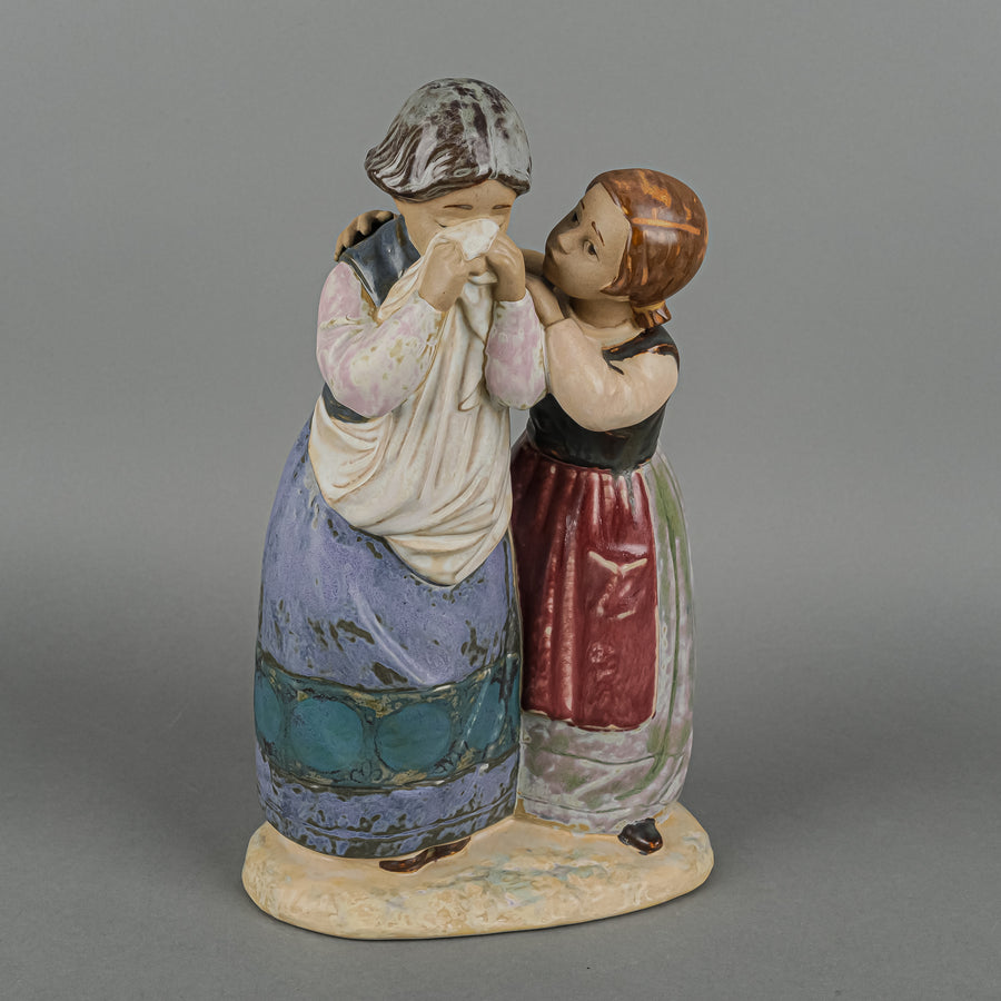 LLADRO Figurine Comforting Her Friend 1326M