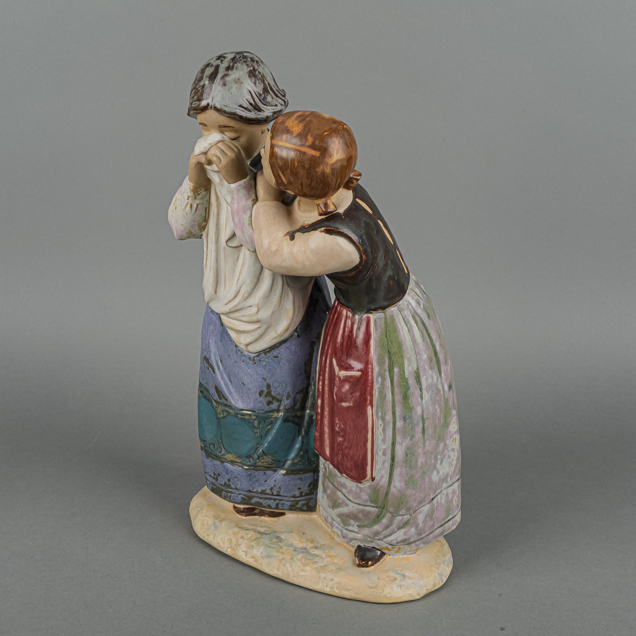 LLADRO Figurine Comforting Her Friend 1326M - Around The Block