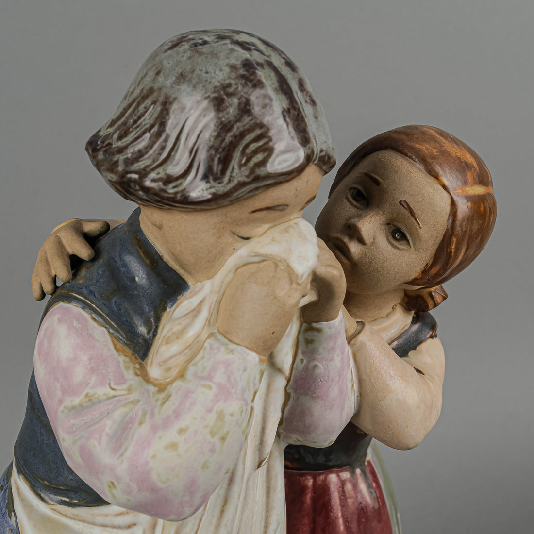 LLADRO Figurine Comforting Her Friend 1326M
