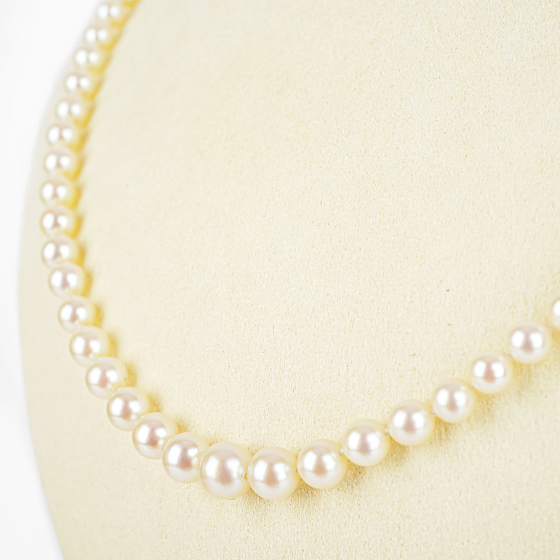 18K Yellow Gold Enameled Diamond Clasp Graduated Pearl Necklace