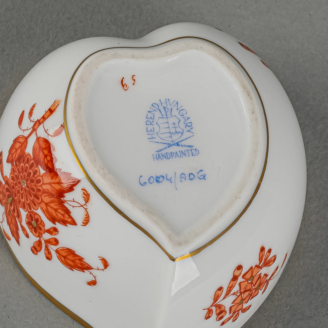 HEREND Chinese Bouquet Rust Covered Heart Box With Rose Knob