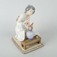 LLADRO Figurine Japanese Girl Decorating 4840